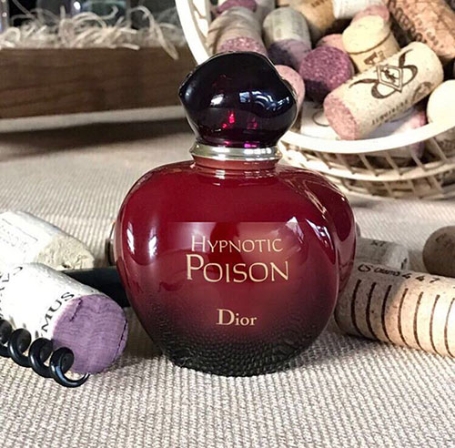 Hypnotic Poison parfüm ile hipnotize ediceksiniz